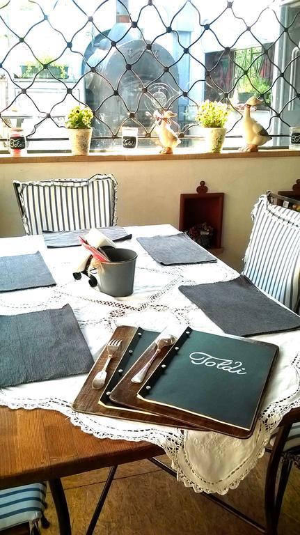 Penzion A Restauracia Toldi Galanta Buitenkant foto