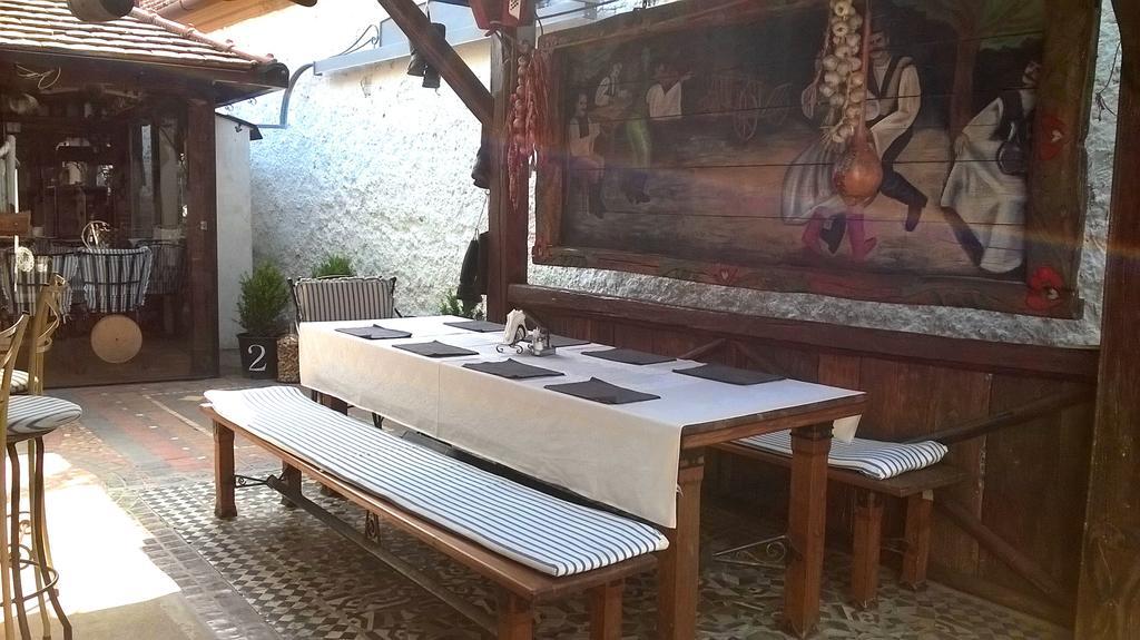 Penzion A Restauracia Toldi Galanta Buitenkant foto