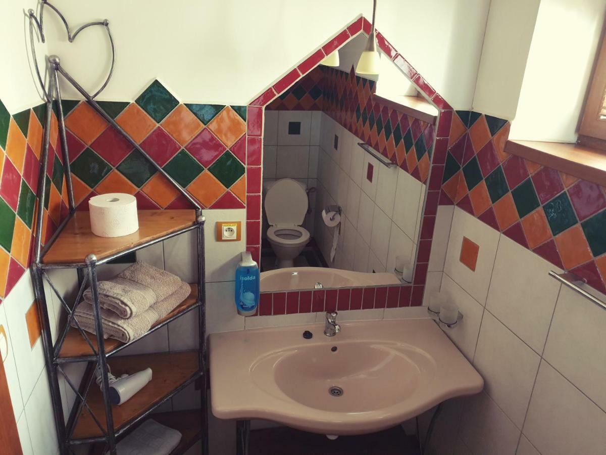 Penzion A Restauracia Toldi Galanta Buitenkant foto