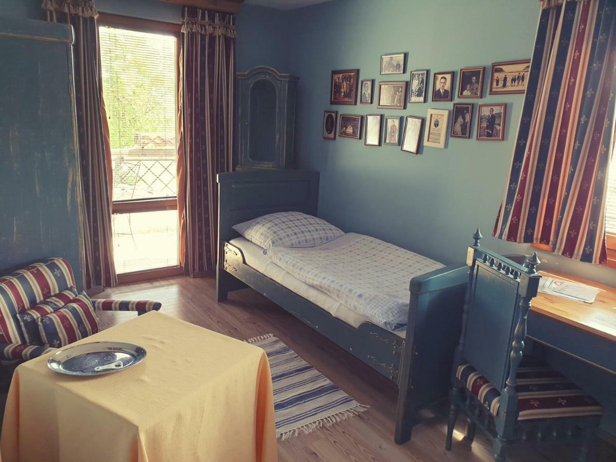 Penzion A Restauracia Toldi Galanta Buitenkant foto