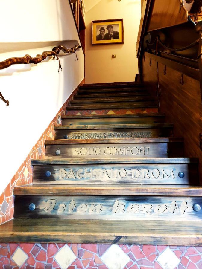 Penzion A Restauracia Toldi Galanta Buitenkant foto