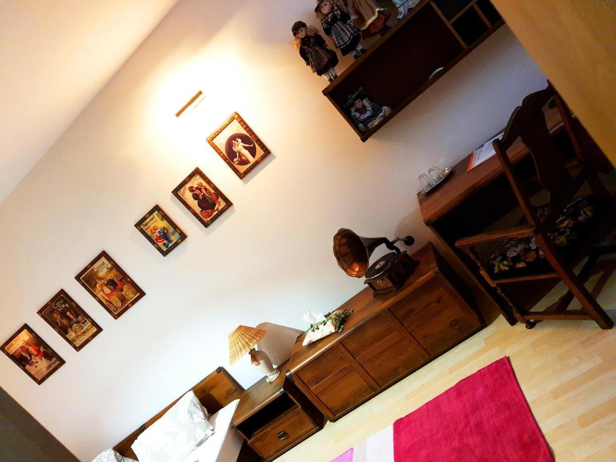 Penzion A Restauracia Toldi Galanta Buitenkant foto