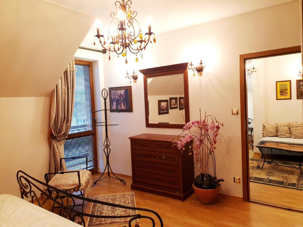 Penzion A Restauracia Toldi Galanta Buitenkant foto