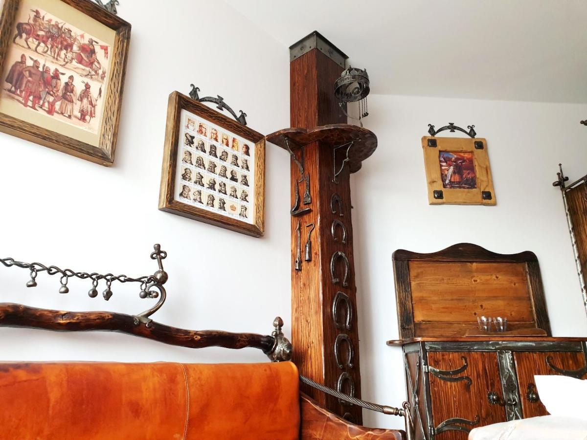 Penzion A Restauracia Toldi Galanta Buitenkant foto